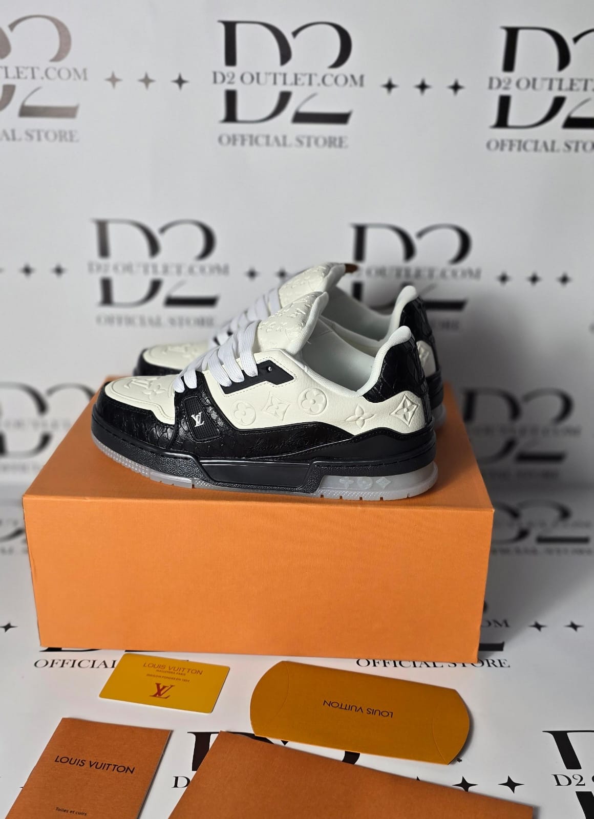 LV Trainer White Black