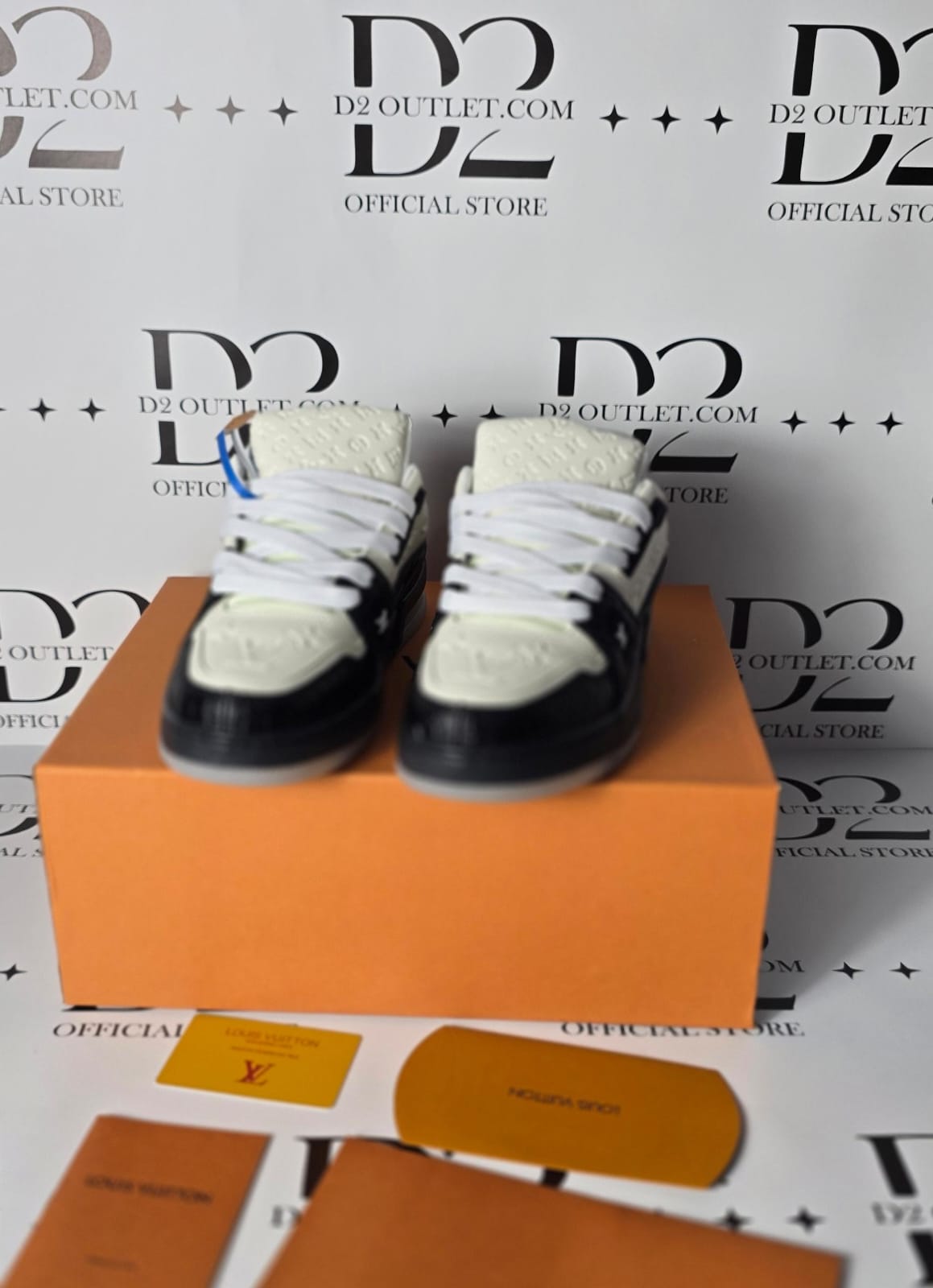 LV Trainer White Black