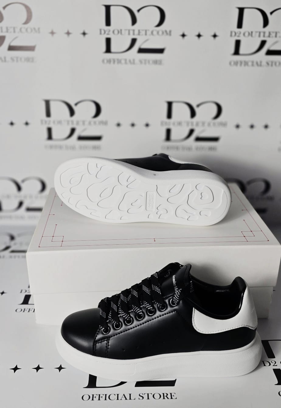 #10 Alexander McQueen Black white