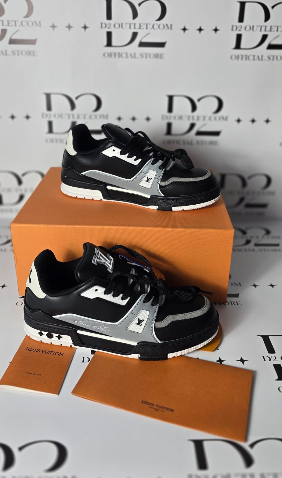 LV Trainer Black white Gray