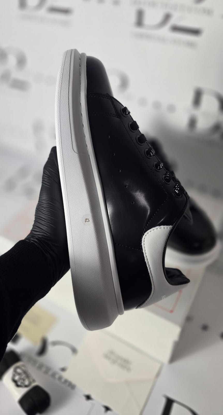 #10 Alexander McQueen Black white