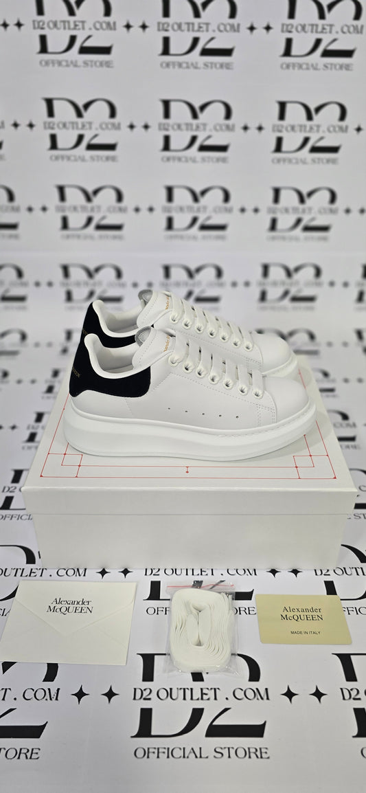 #1 Alexander McQueen classica camoscio