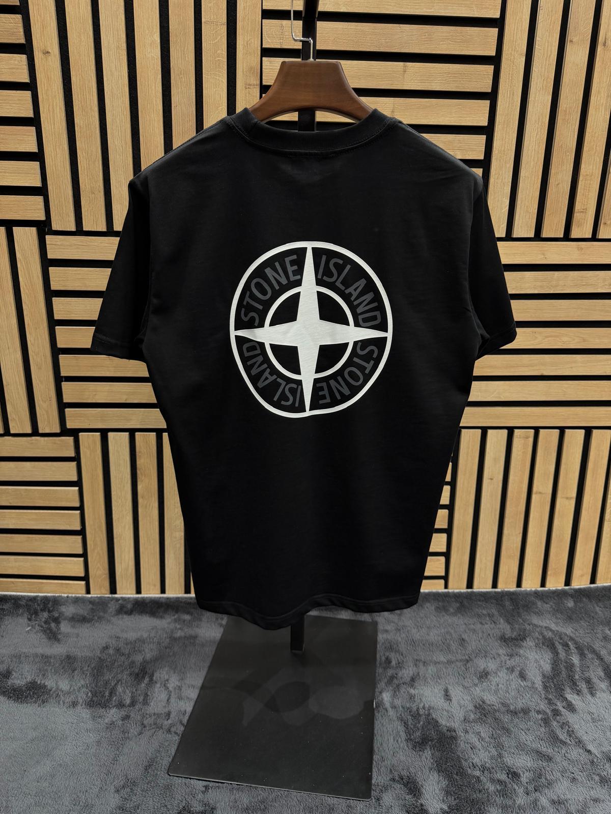 T-shirt stone island