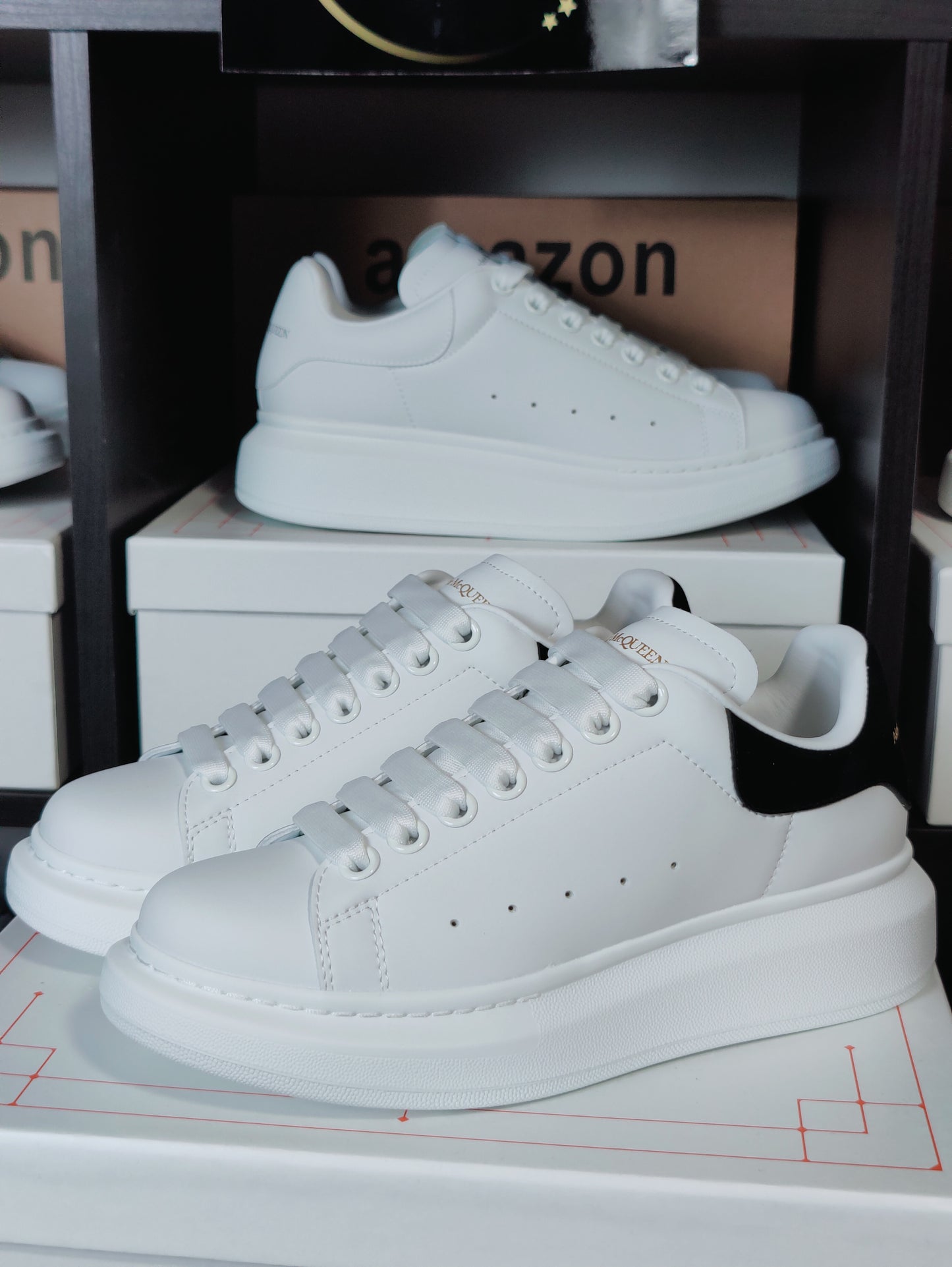 #1 Alexander McQueen classica camoscio