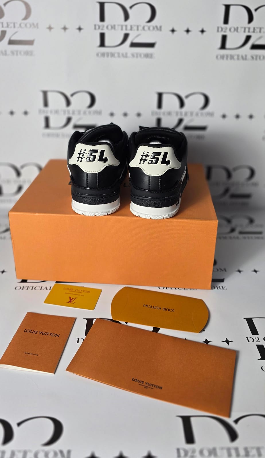 LV Trainer Black white Gray