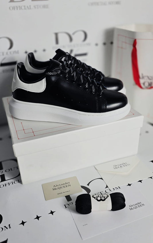 #10 Alexander McQueen Black white