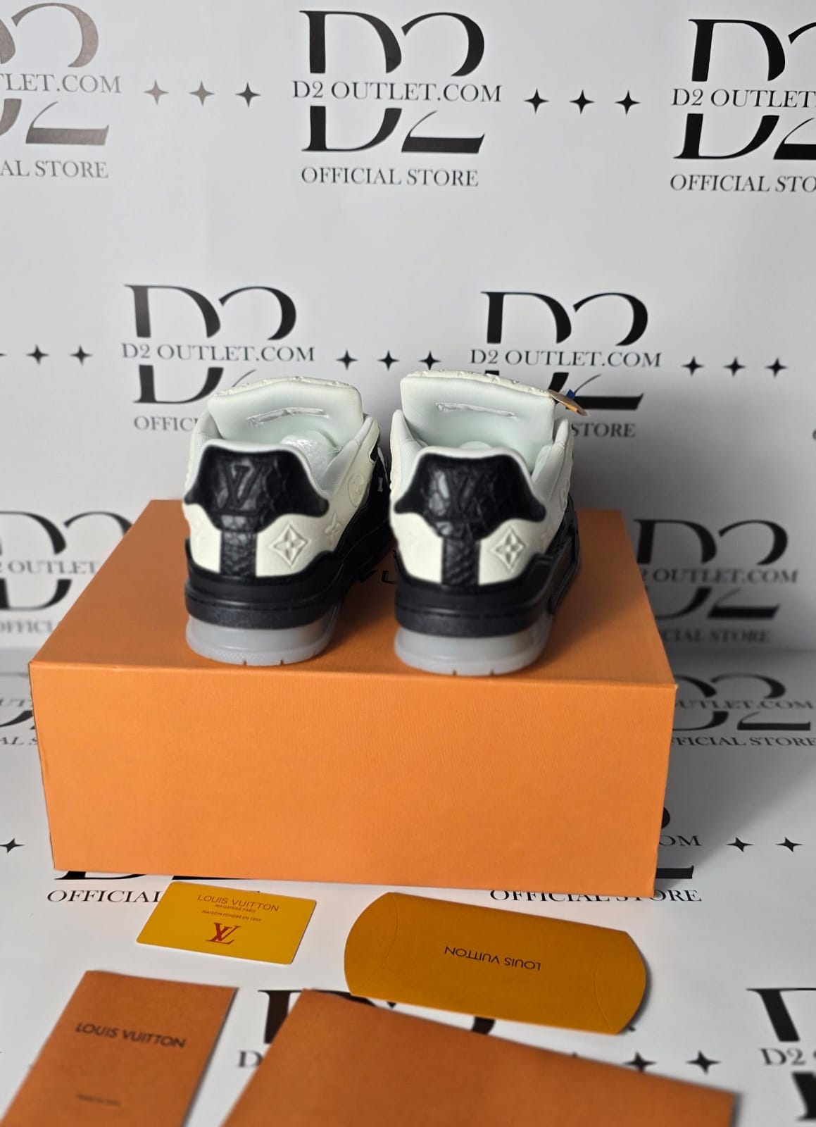 LV Trainer White Black