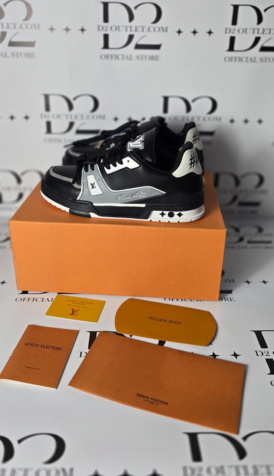 LV Trainer Black white Gray