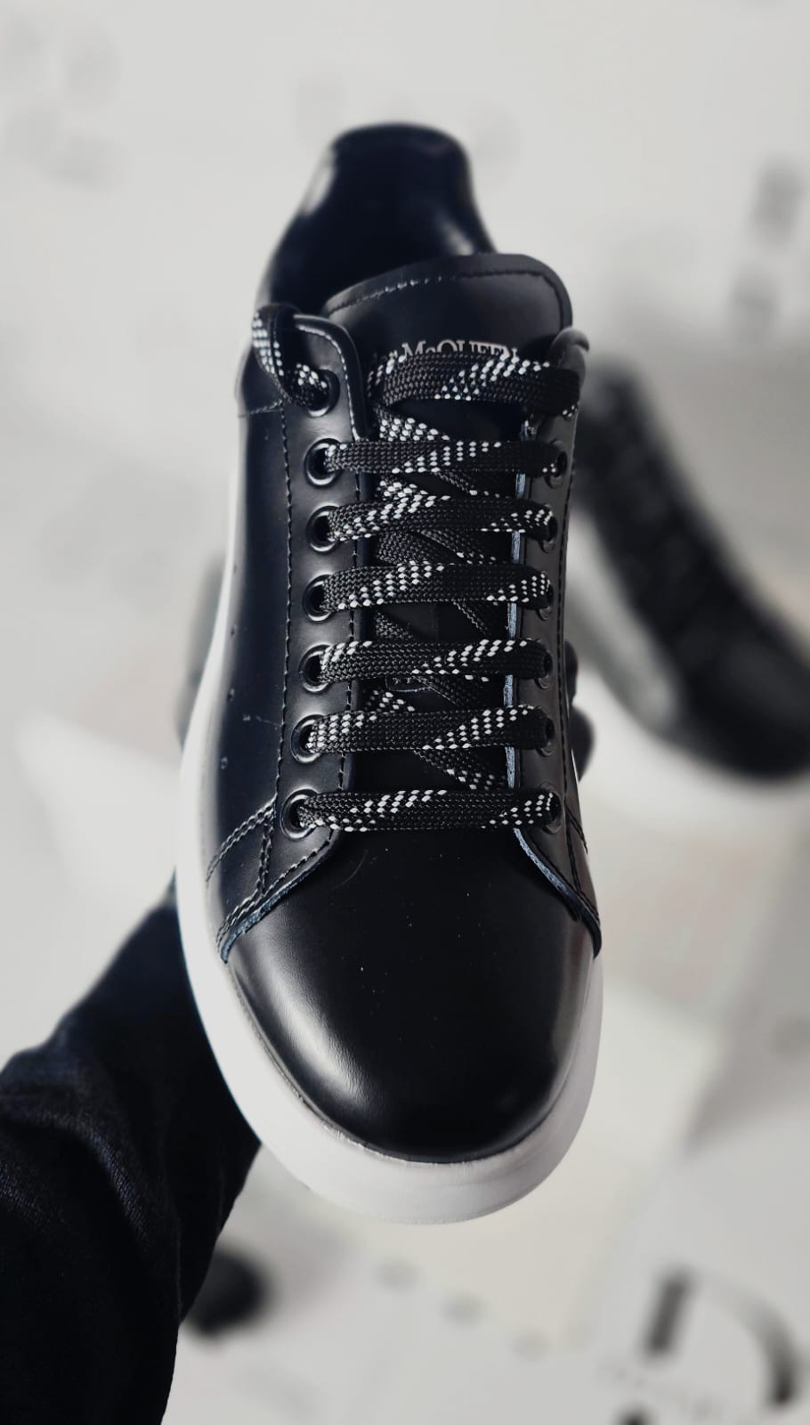 #10 Alexander McQueen Black white