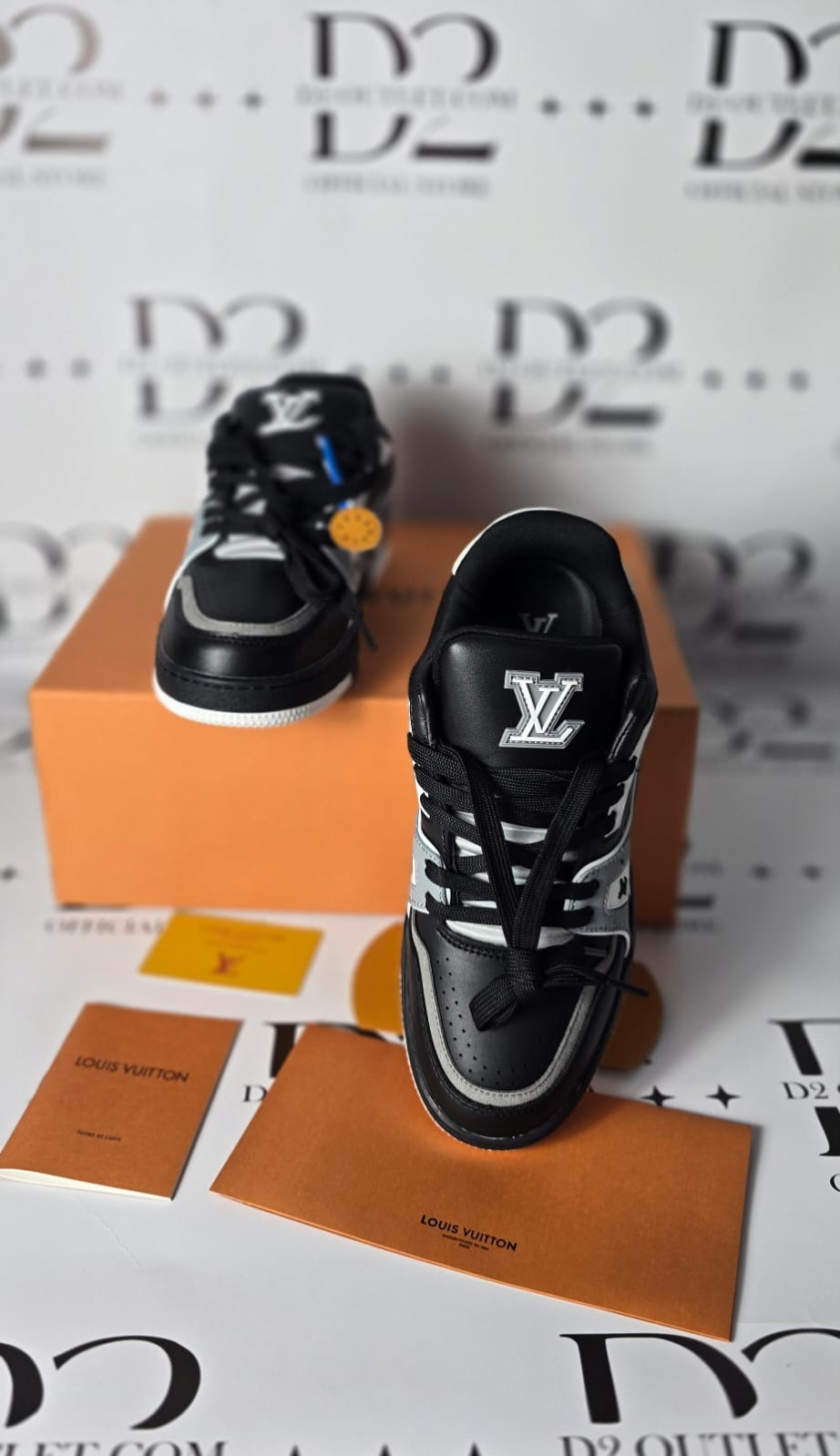 LV Trainer Black white Gray
