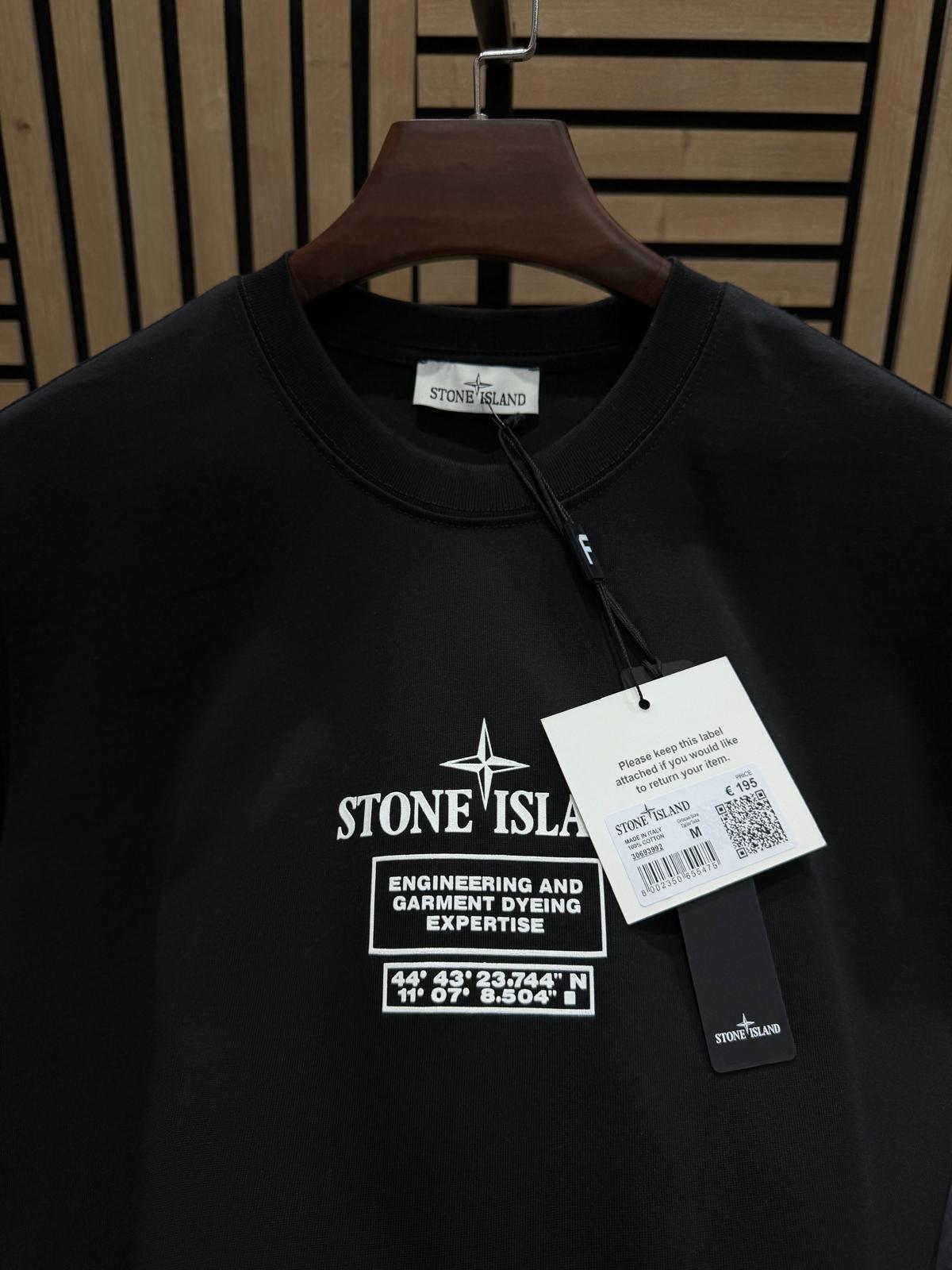 T-shirt stone island