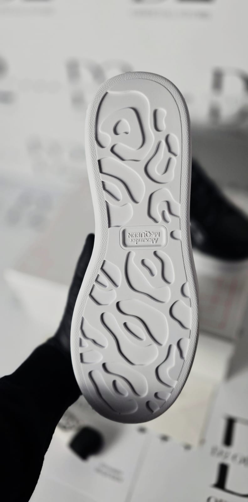 #10 Alexander McQueen Black white