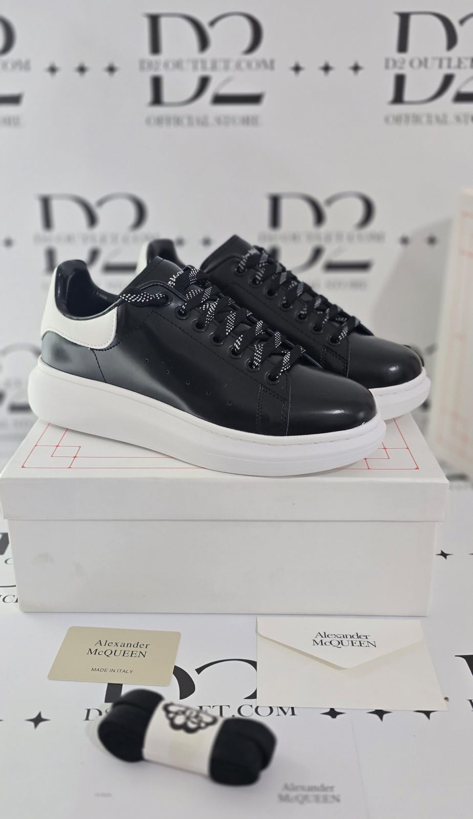 #10 Alexander McQueen Black white