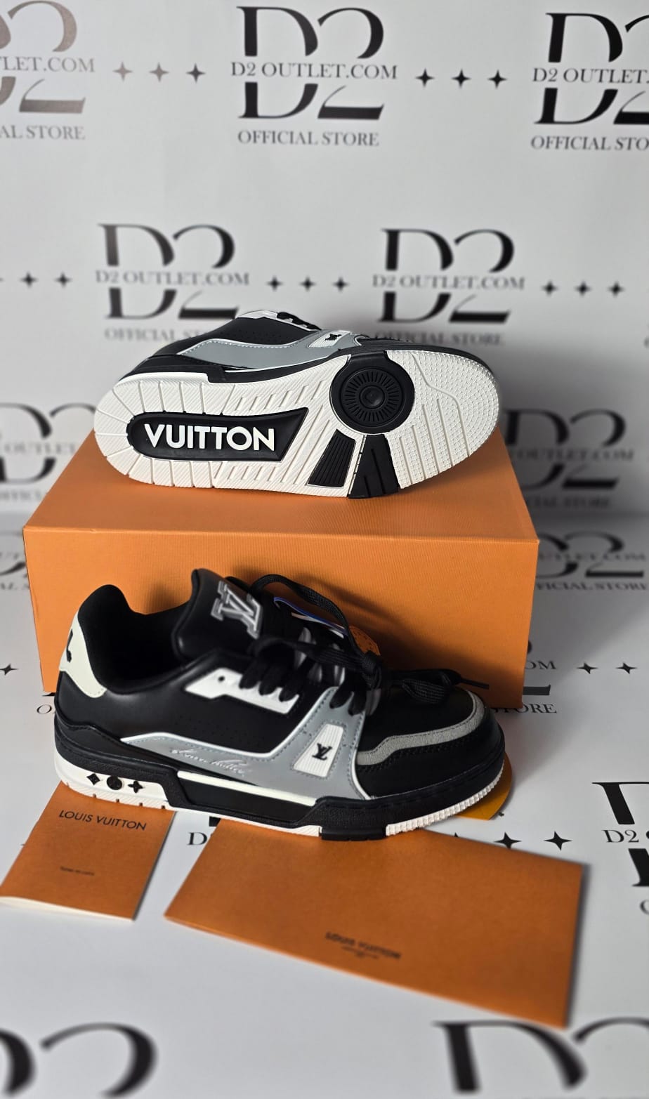 LV Trainer Black white Gray