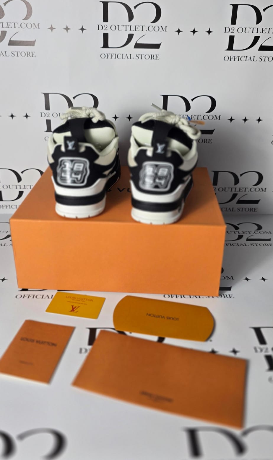 LV skate Black white